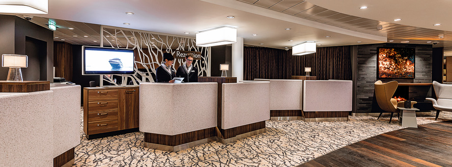 TUI Cruises Mein Schiff 5 Interior Reception.jpg